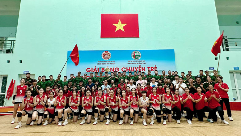 Lực lượng CĐV hùng hậu của các cô gái áo lính tại các giải đấu