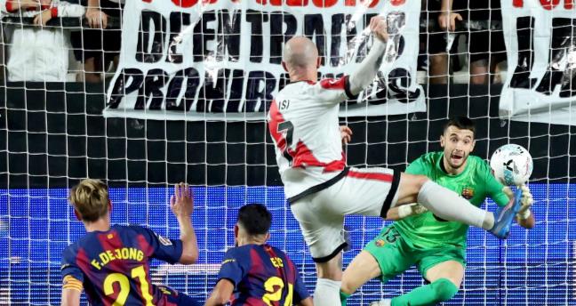 Barca có điểm nhờ sự xuất sắc của Joan Garcia.