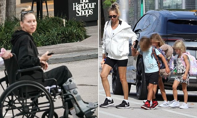Mỹ nhân quần vợt Kournikova khoe bụng bầu sắp chào đón đứa con thứ 4