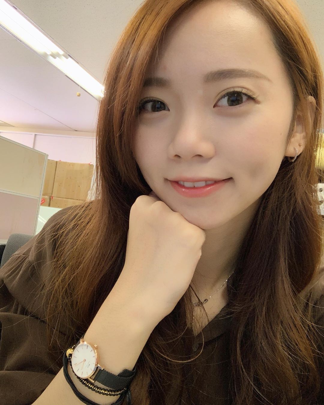 Zoey tạo dáng gợi cảm bên chó mèo