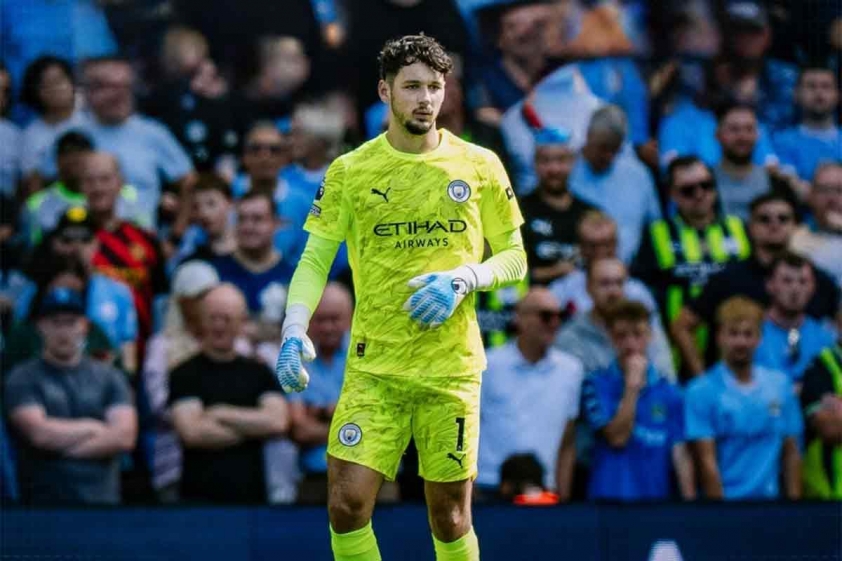 Thủ môn James Trafford cứu nguy khung thành Man City trước Brighton
