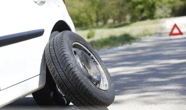 Quy trình xử lý sự cố chuẩn khi thay lốp trên cao tốc