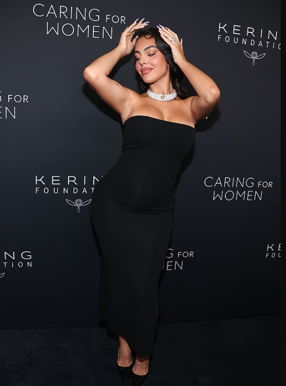 Georgina Rodriguez khoe vẻ đẹp nóng bỏng và thân hình săn chắc