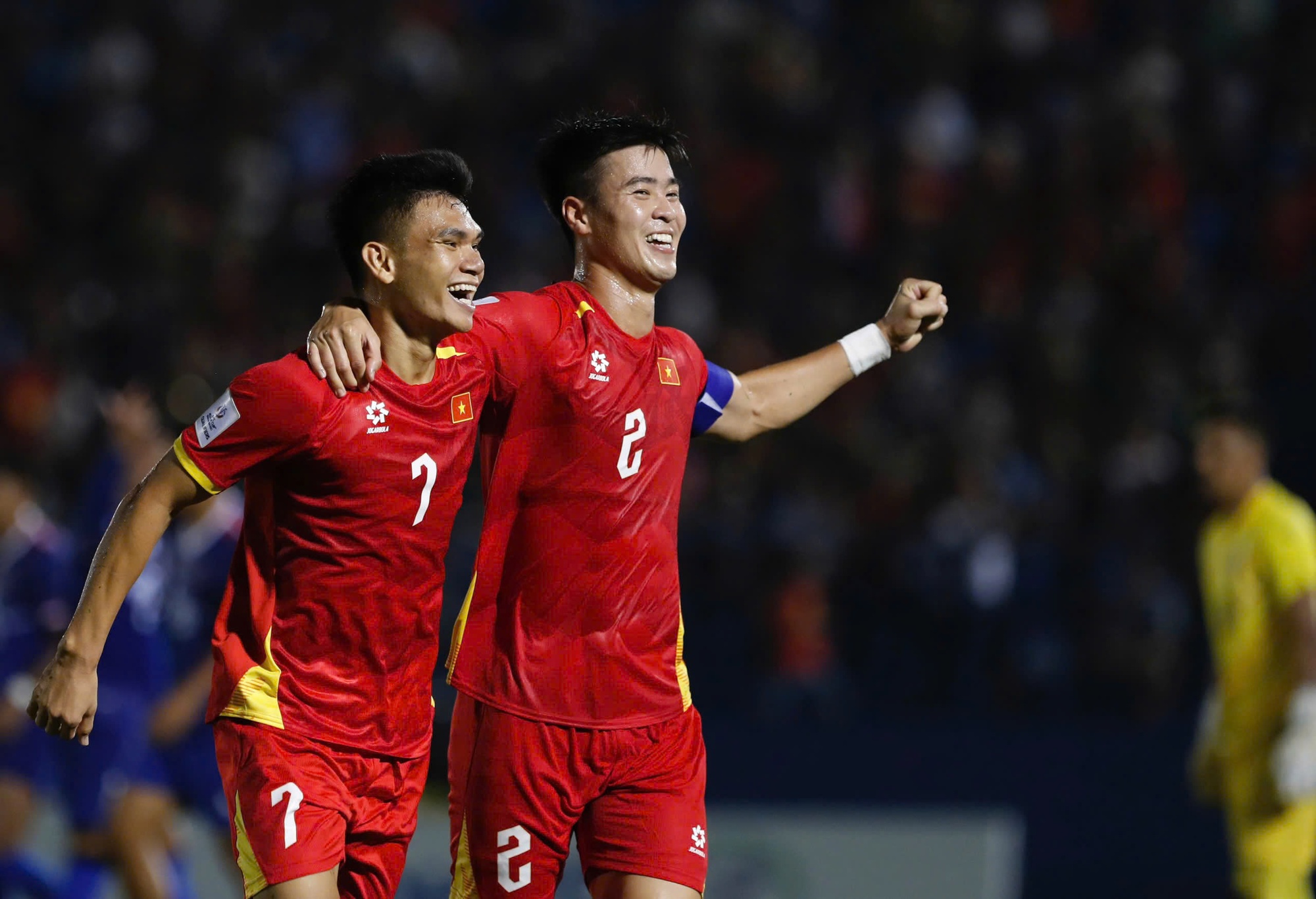 HLV Kim Sang-sik phát biểu tại họp báo