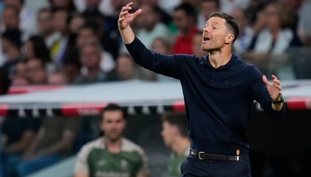Alonso bắt đầu sự nghiệp huấn luyện tại Real Madrid đầy hứa hẹn