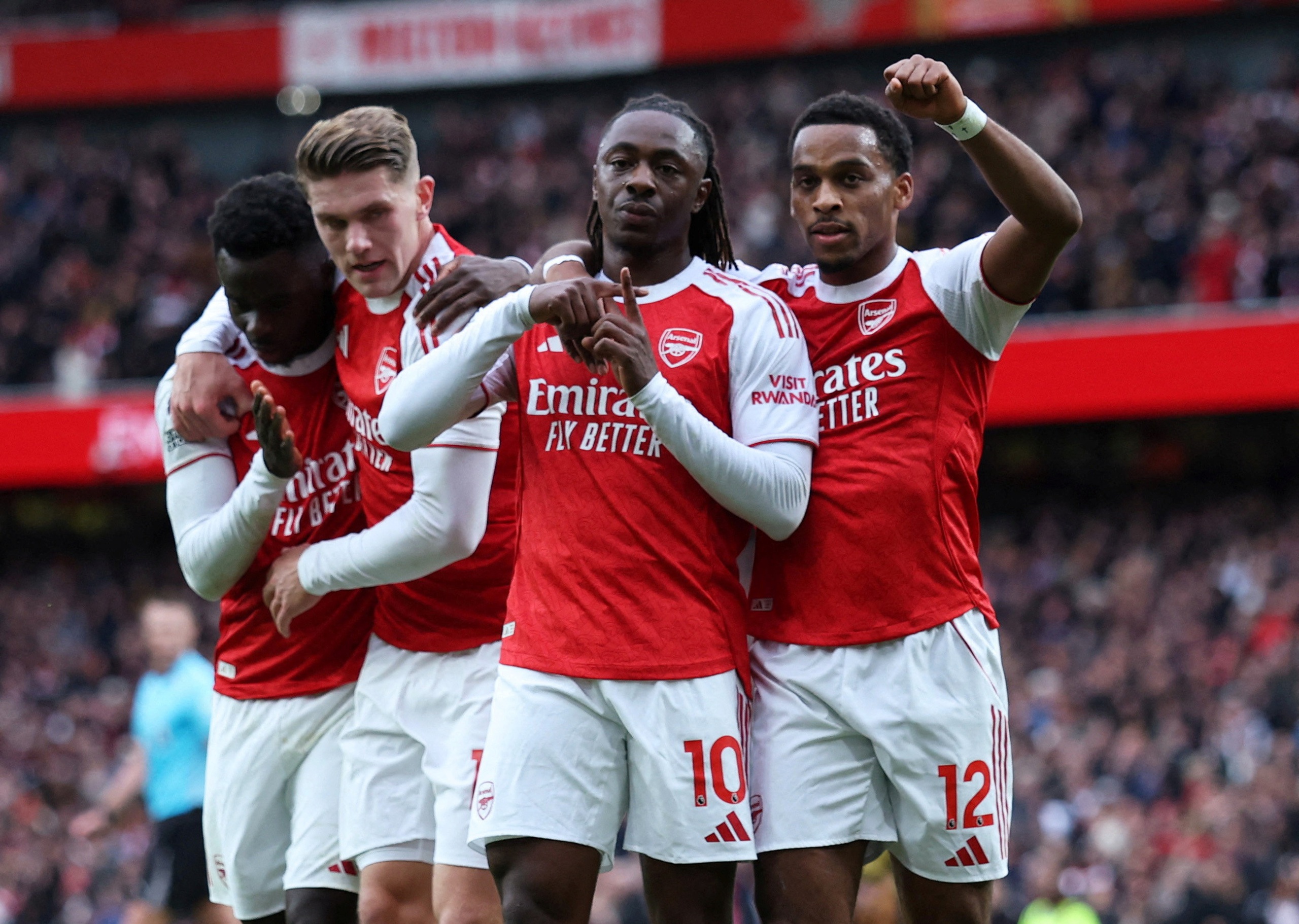 Niềm vui của các cầu thủ Arsenal sau khi ghi bàn vào lưới Crystal Palace
