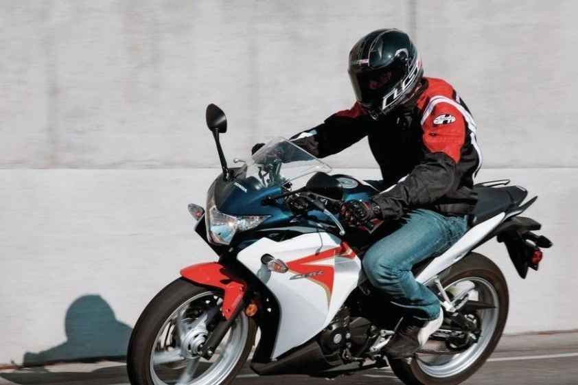 Xe Honda CBR250R ABS màu trắng đỏ
