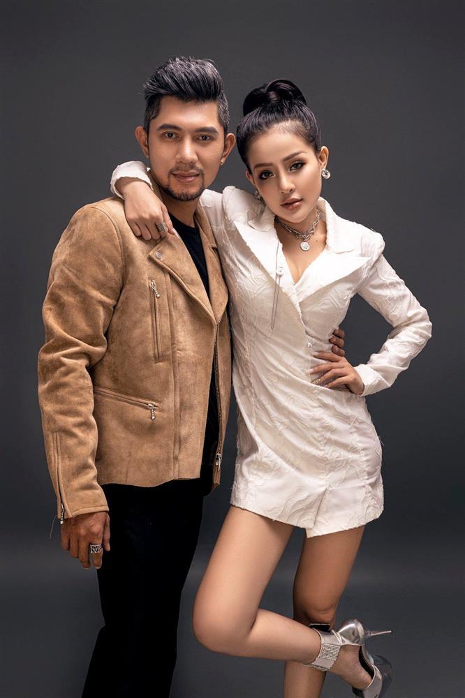 Khám xét nhà riêng của Ngân 98