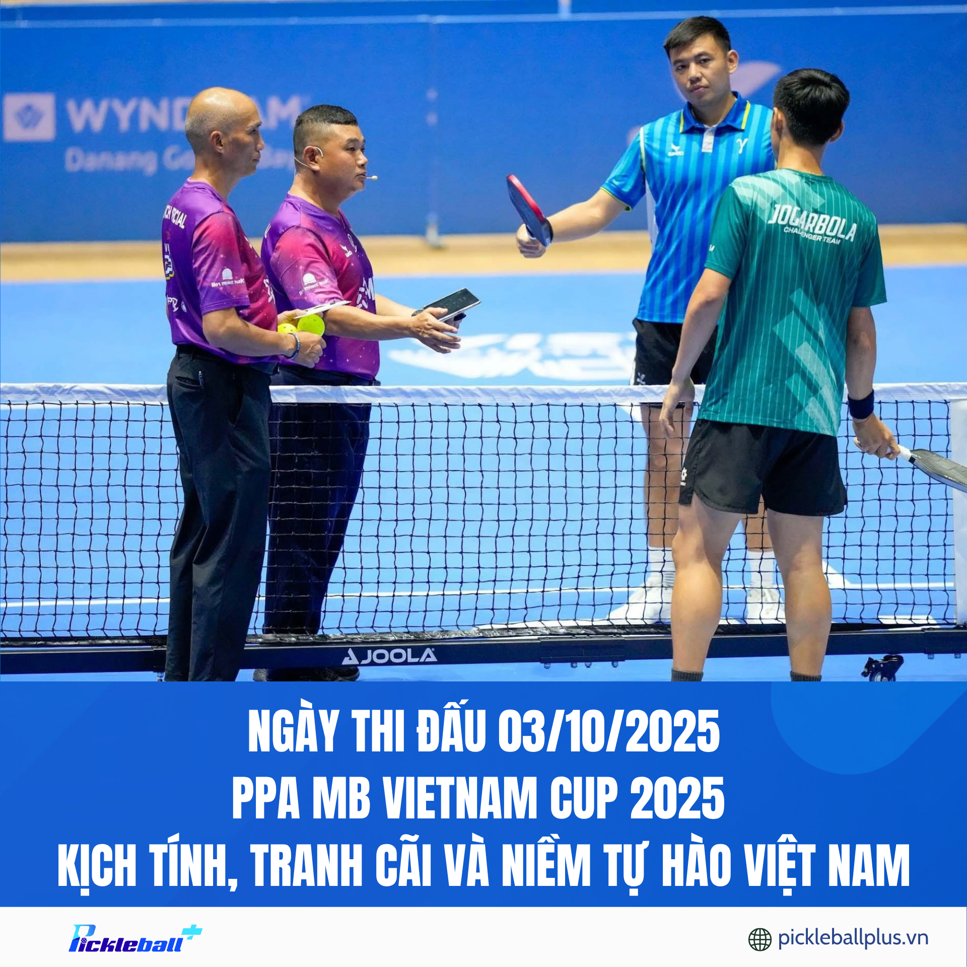 Hai đội tuyển thi đấu pickleball nội dung đôi