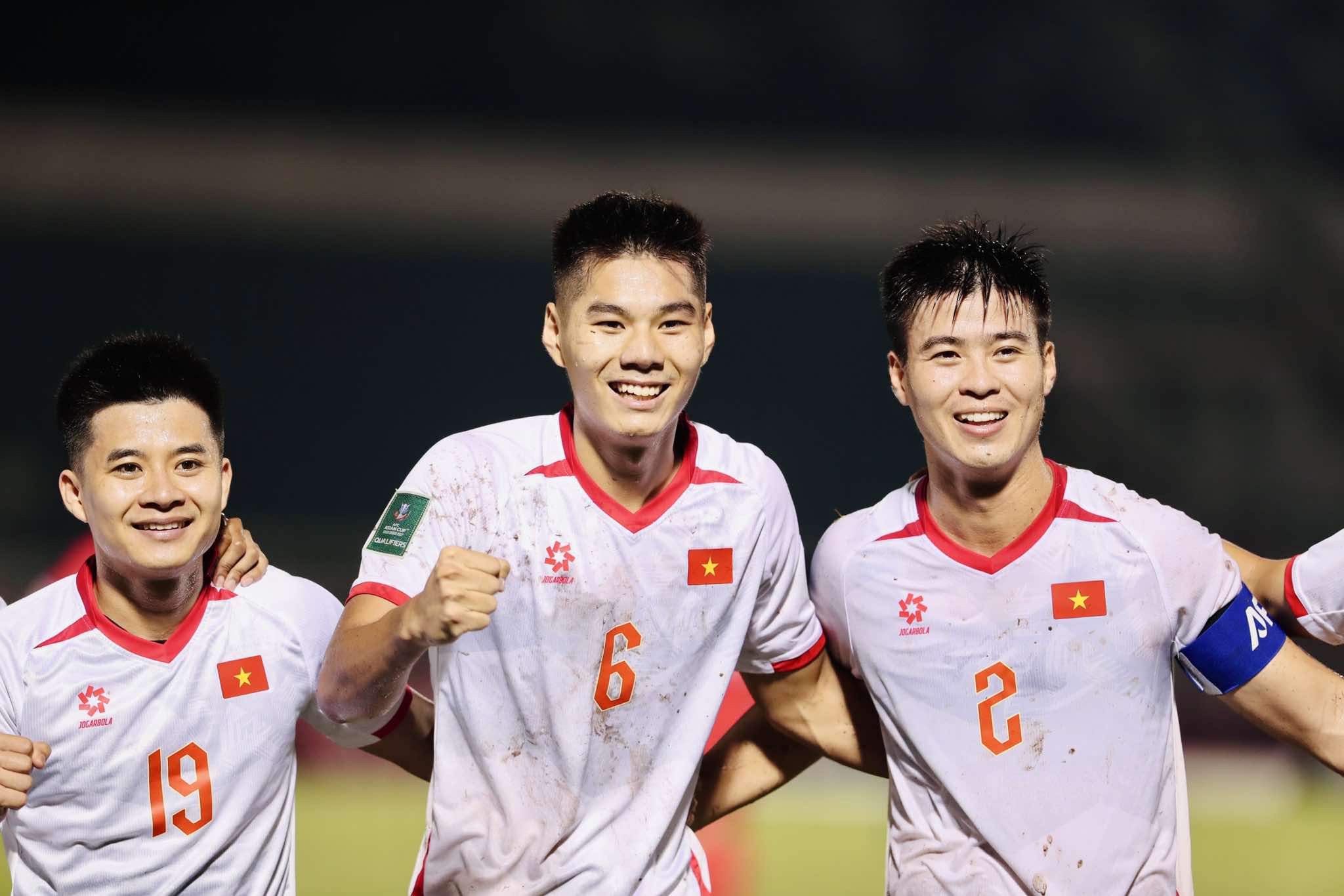Tuyển Việt Nam thăng tiến trên bảng xếp hạng FIFA nhờ 2 trận thắng Nepal