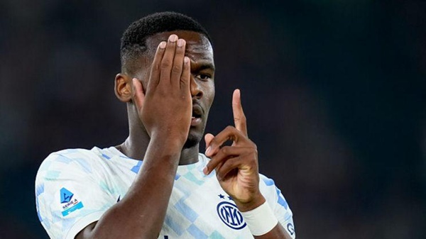 Bonny ghi bàn cho Inter
