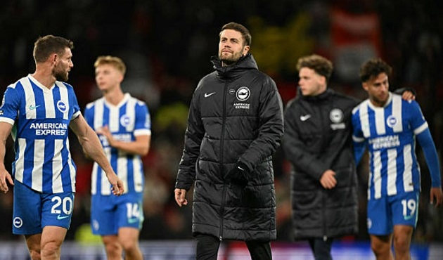 Hàng thủ Brighton mắc quá nhiều sai lầm sơ đẳng. Hàng thủ Brighton mắc quá nhiều sai lầm sơ đẳng.