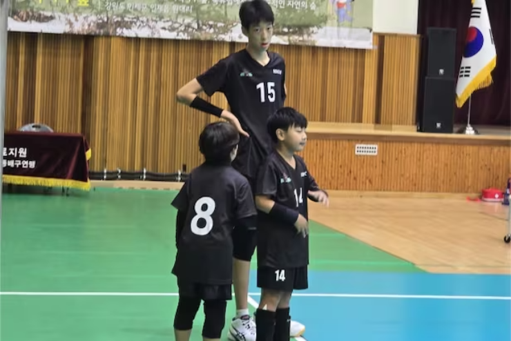 Yong Ji Hoon thể hiện sức mạnh vượt trội trên sân