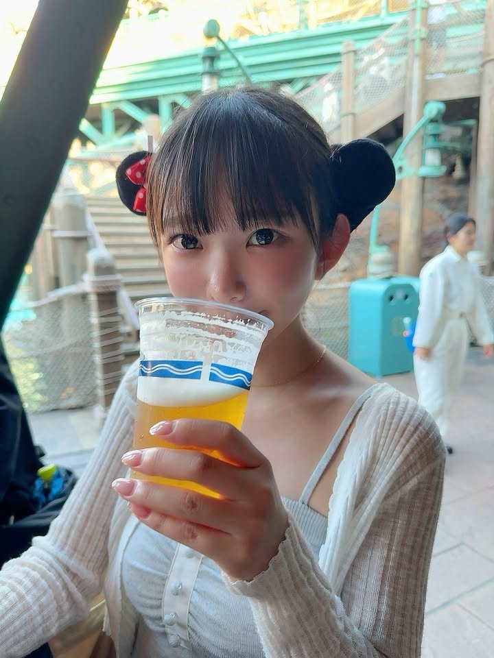 Nữ idol than thở vì đã 30 tuổi nhưng gương mặt quá baby nên cứ đăng ảnh là bị report Nữ idol than thở vì đã 30 tuổi nhưng gương mặt quá baby nên cứ đăng ảnh là bị report