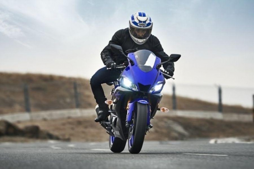 Xe Yamaha YZF-R25 màu đỏ
