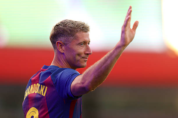 Lewandowski đang được liên kết với Man Utd.