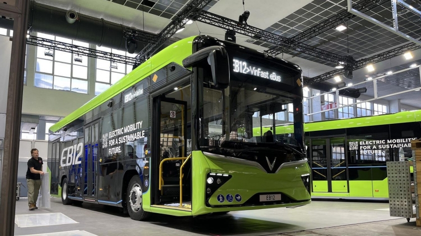 Xe buýt điện VinFast EB 12