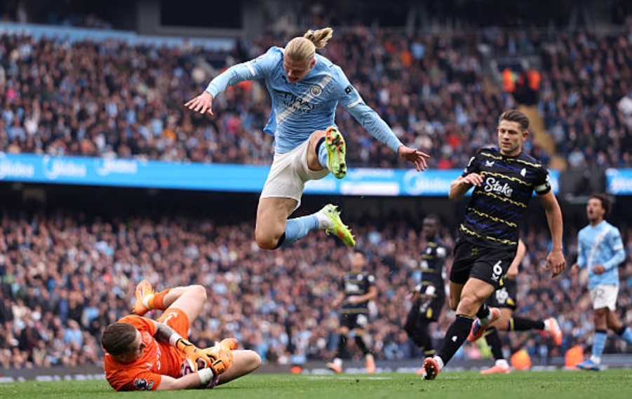 Man City nối dài chuỗi trận thăng hoa với Haaland