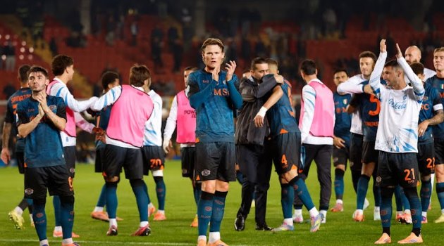 Napoli giành 3 điểm nhọc nhằn. Napoli giành 3 điểm nhọc nhằn.