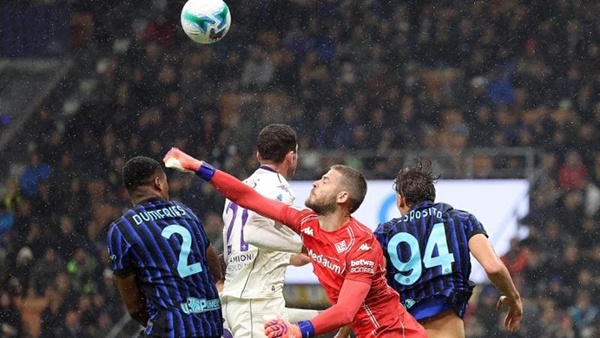 Stefano Pioli đối mặt áp lực từ khán giả tại Artemio Franchi Pioli chịu áp lực lớn ở Fiorentina