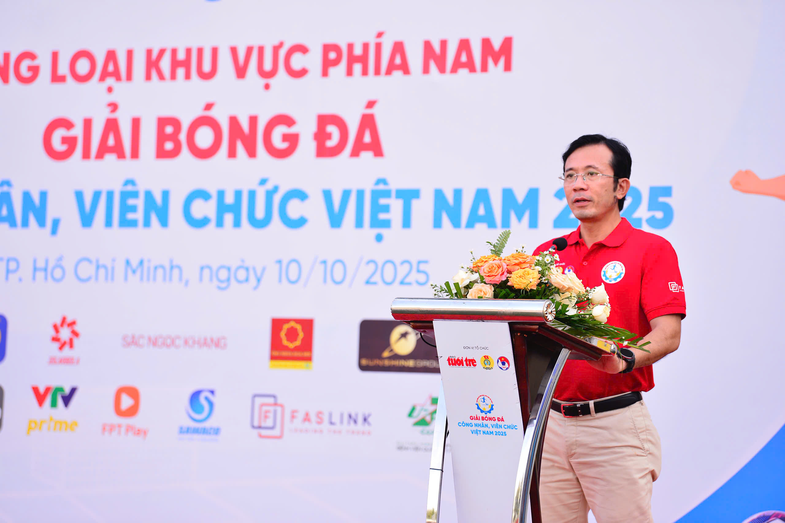 bóng đá công nhân - Ảnh 1.
