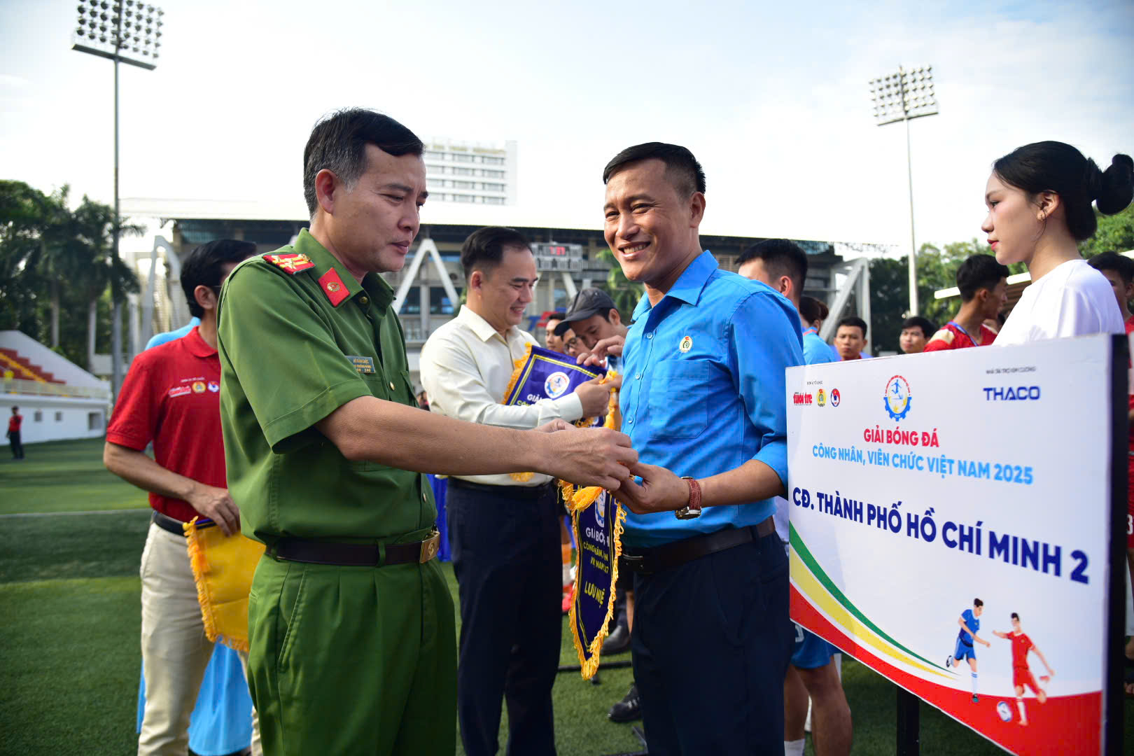 bóng đá công nhân - Ảnh 2.