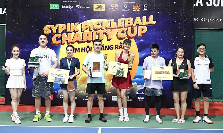 Nữ vận động viên chia sẻ về pickleball trong buổi phỏng vấn
