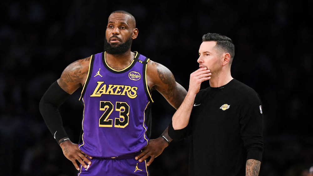 HLV JJ Redick trao đổi với LeBron James