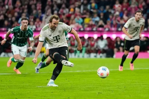 Harry Kane ghi bàn trên sân