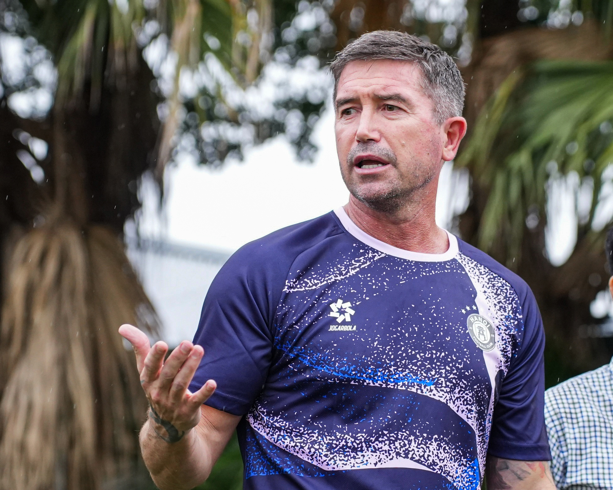 HLV Harry Kewell bắt tay vào công việc ở Hà Nội FC