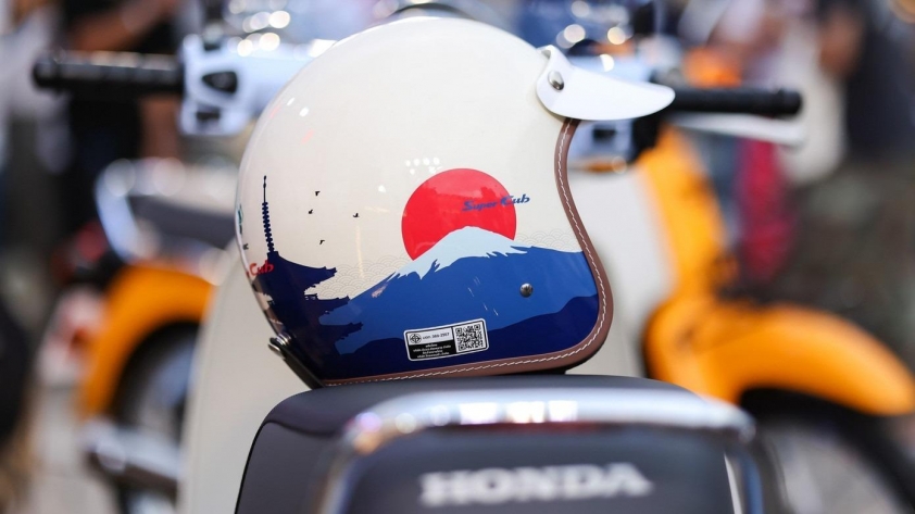 Honda Super Cub 3 Quà tặng áo khoác và mũ bảo hiểm Fujisan