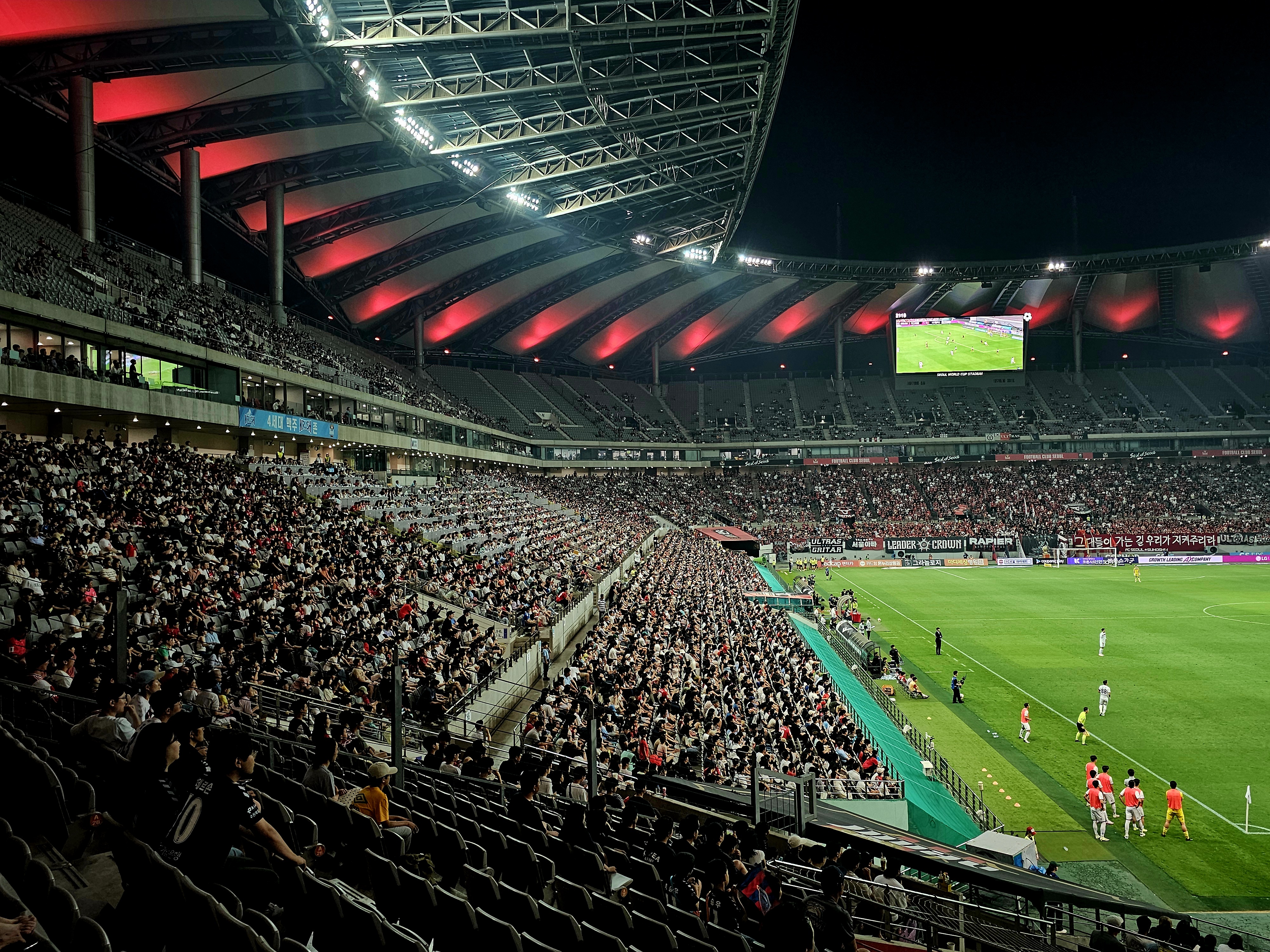 FC Seoul thi đấu tại Sân vận động Seoul World Cup