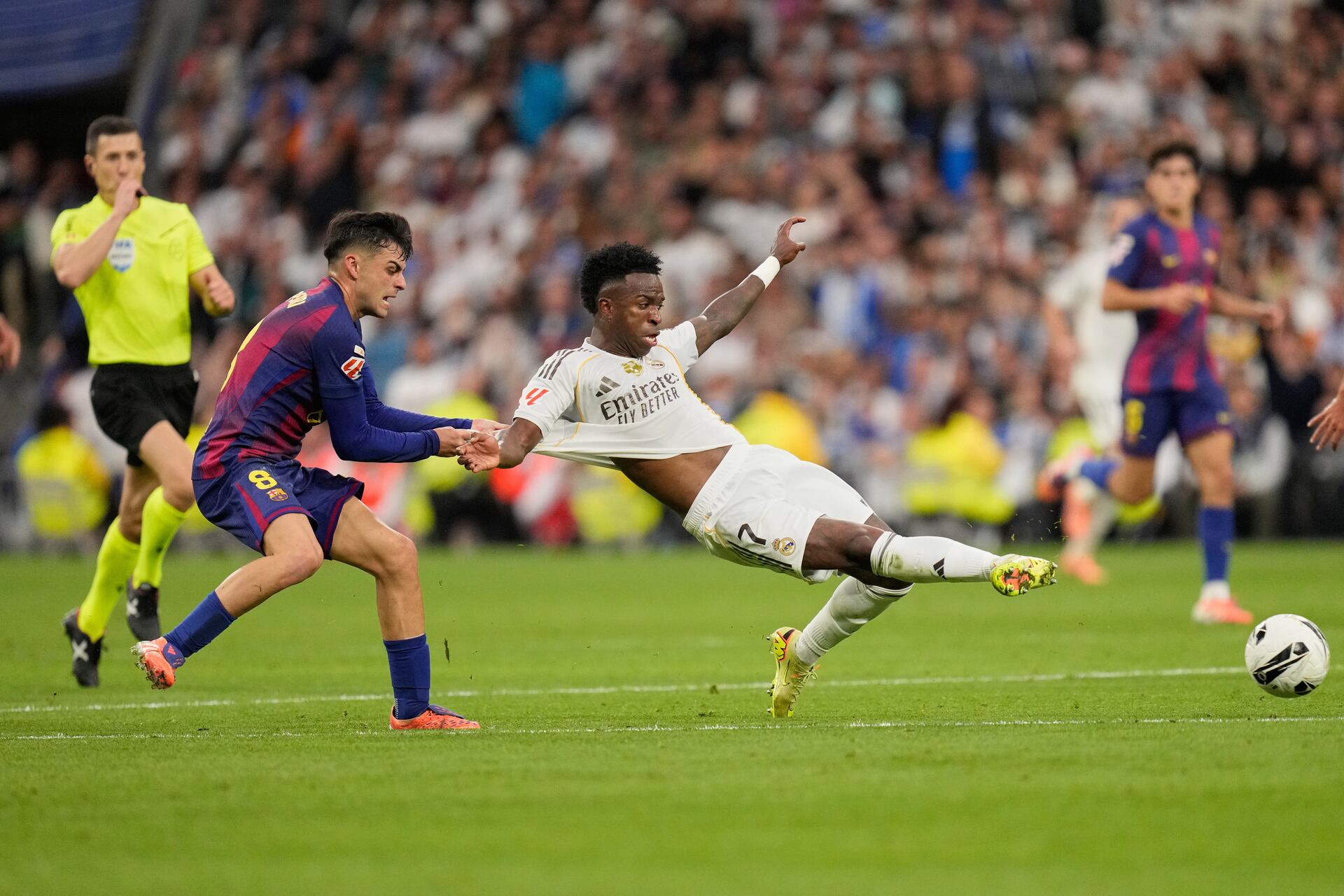 Cuộc đua Real Madrid - Barca: Mọi thứ đứng về “Los Blancos” - Ảnh 1.