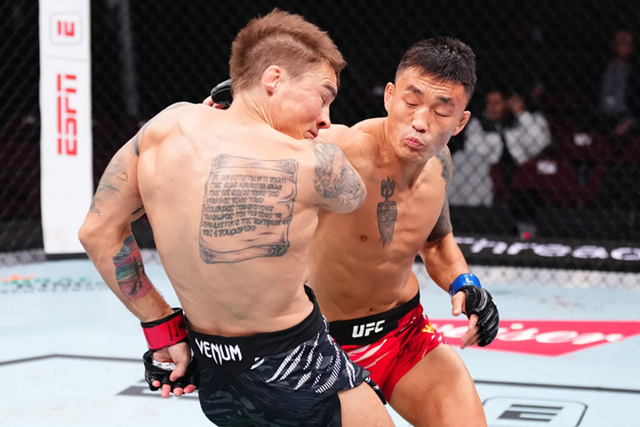 Aori Qileng đánh gục võ sĩ Mỹ bằng cú đấm nhanh