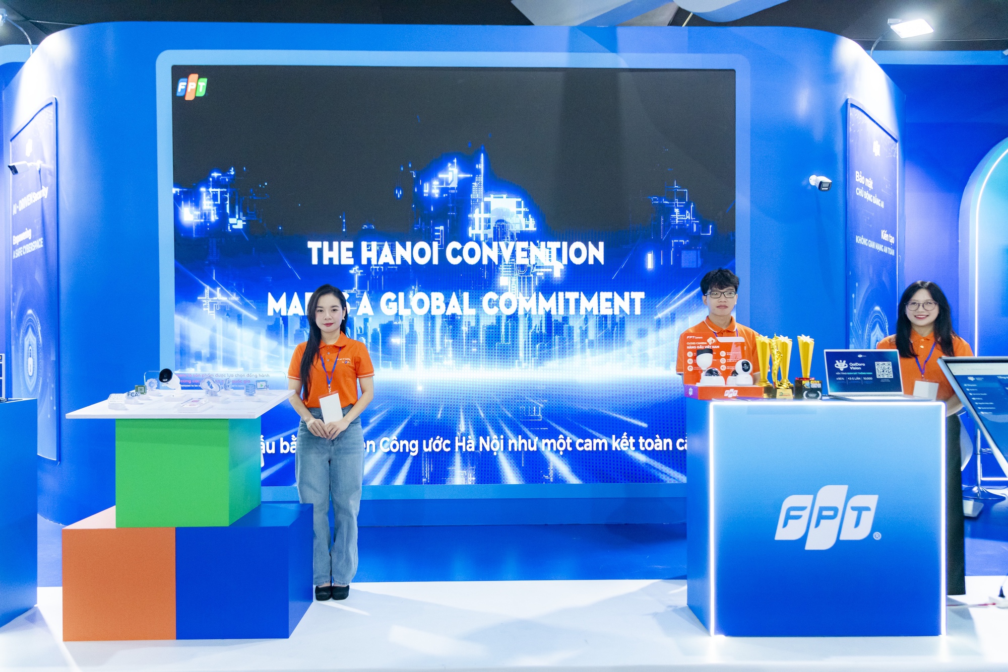 FPT trình diễn giải pháp an ninh mạng chủ động, bảo vệ niềm tin số của Việt Nam tại triển lãm Công ước Hà Nội- Ảnh 2. Nền tảng giám sát an ninh mạng thông minh AI của FPT