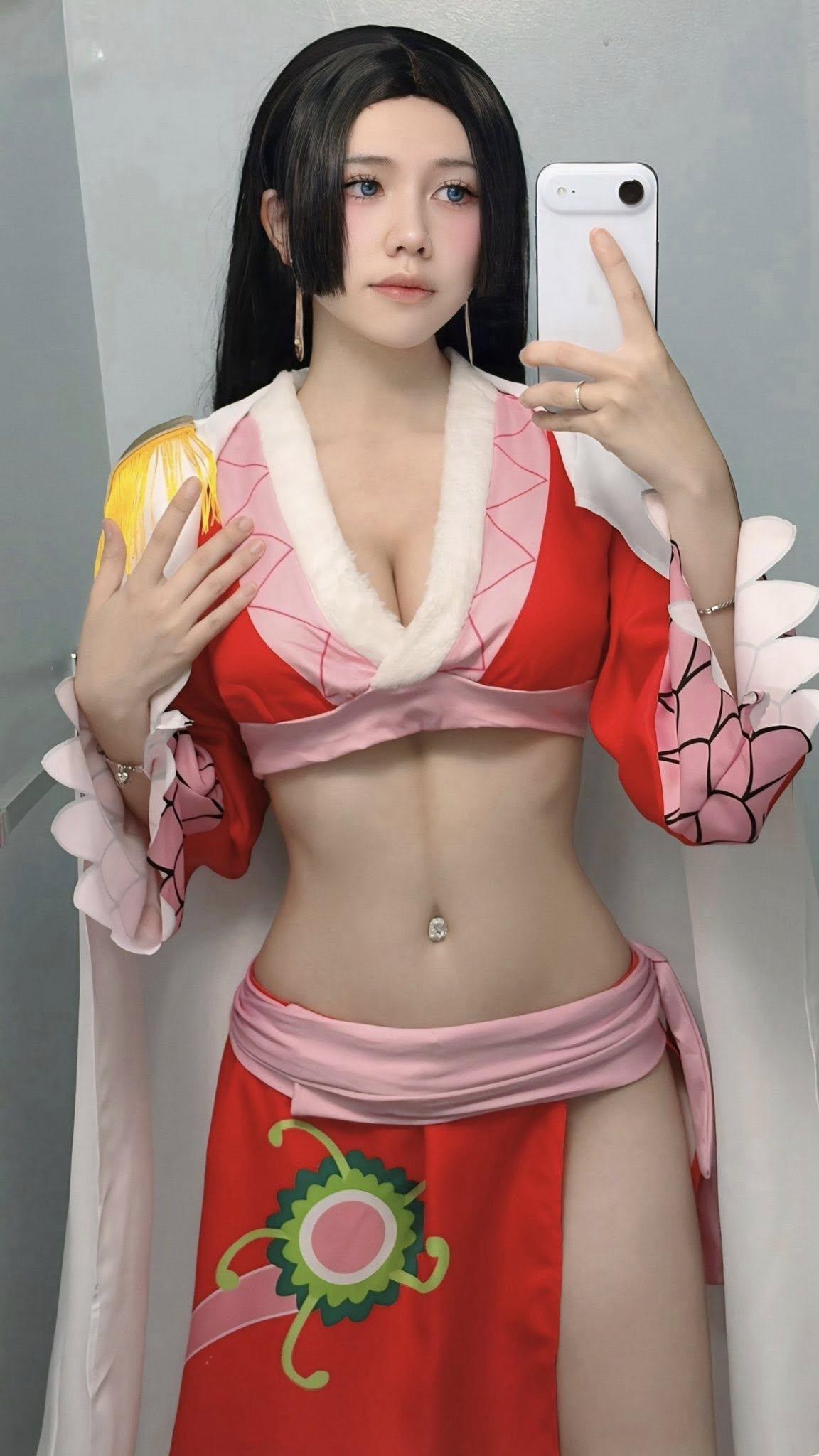 Ảnh cosplay bị bóp méo bởi AI