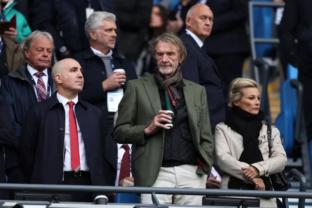 Sir Jim Ratcliffe phản đối kế hoạch giới hạn lương