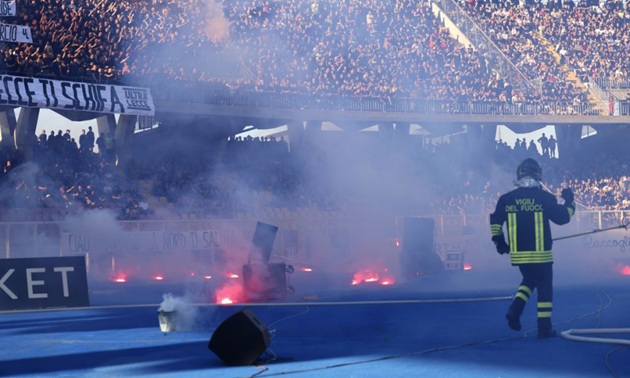 Cảnh hỗn loạn tại trận Lecce vs Napoli tháng 5 Trận đấu hồi tháng 5 đã khá hỗn loạn.