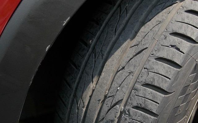 Tình trạng lốp cũ dù còn gai