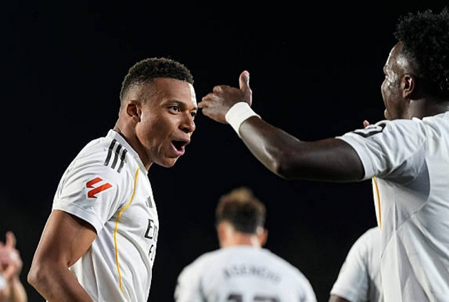 Real Madrid tiếp tục giữ vững ngôi đầu bảng.