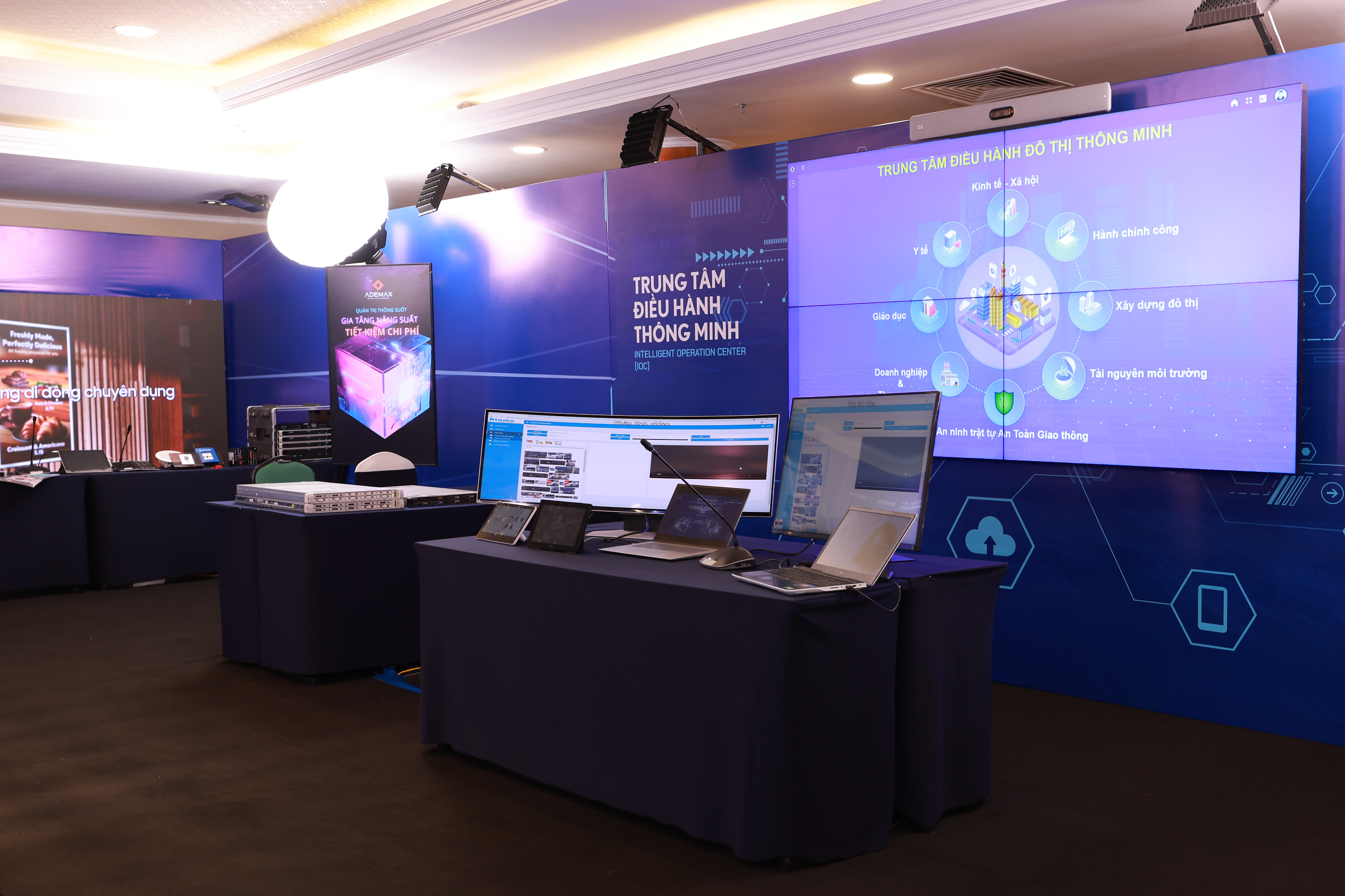 Trung tâm điều hành thông minh IOC được mô phỏng tại sự kiện Hybrid Connect 2025