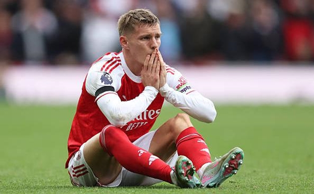 Martin Odegaard bị thay ra hiệp một do chấn thương