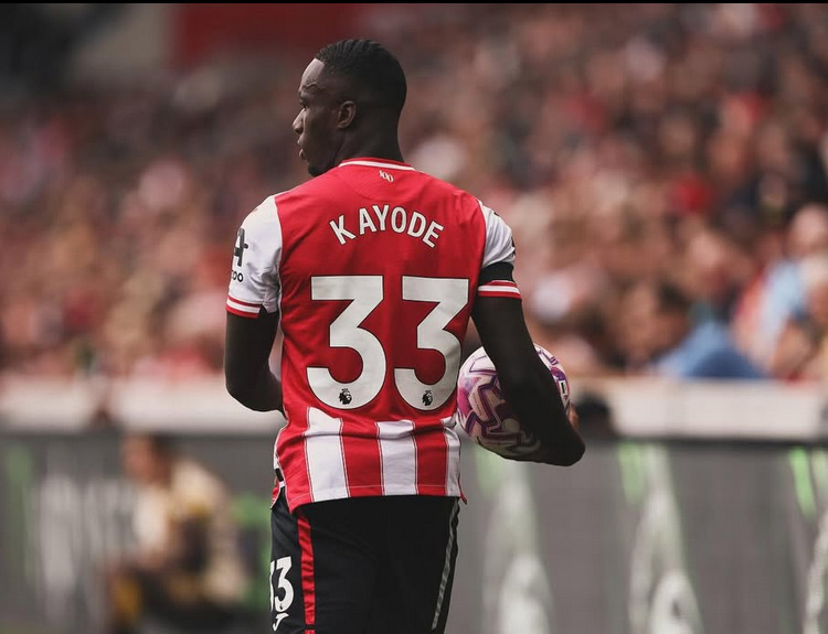 Anh đang bắt đầu tạo dựng tên tuổi cho bản thân. Anh đang bắt đầu tạo dựng tên tuổi cho bản thân.