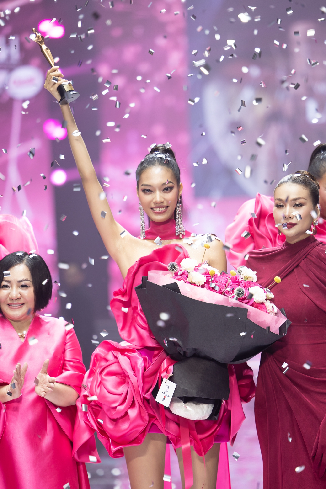 Quán quân Vietnam's Next Top Model 2025: Chiều cao kỷ lục, từng được Thanh Hằng 'thiên vị' làm 1 chuyện!- Ảnh 1.