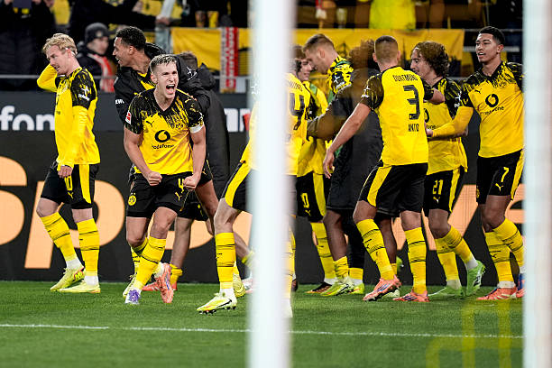 Getty Images - Dortmund vs Cologne Pha thi đấu quyết liệt giữa Dortmund và Cologne