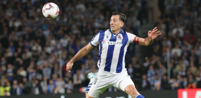 Mikel Oyarzabal thi đấu cho Real Sociedad