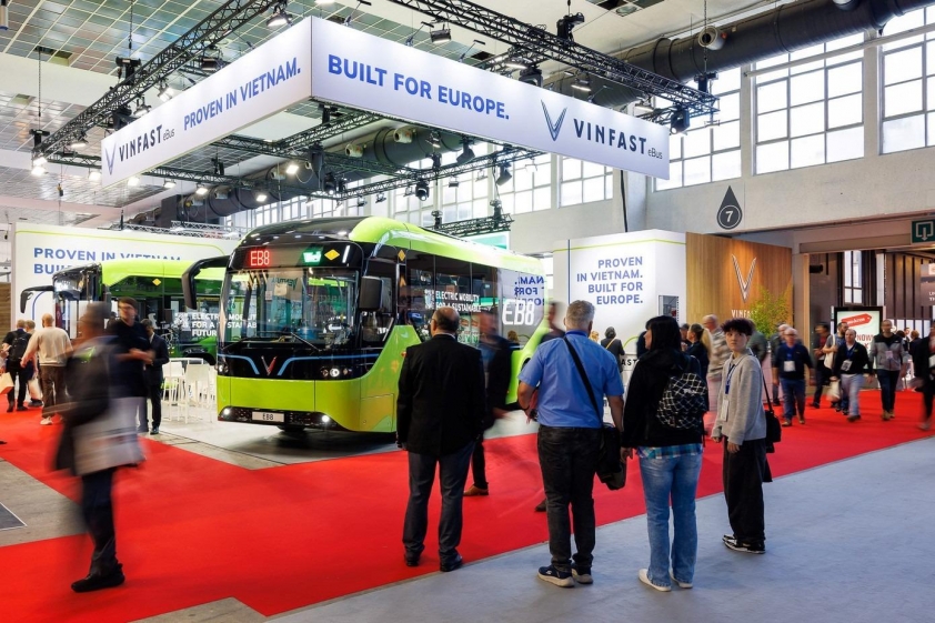 Xe buýt điện VinFast EB 8