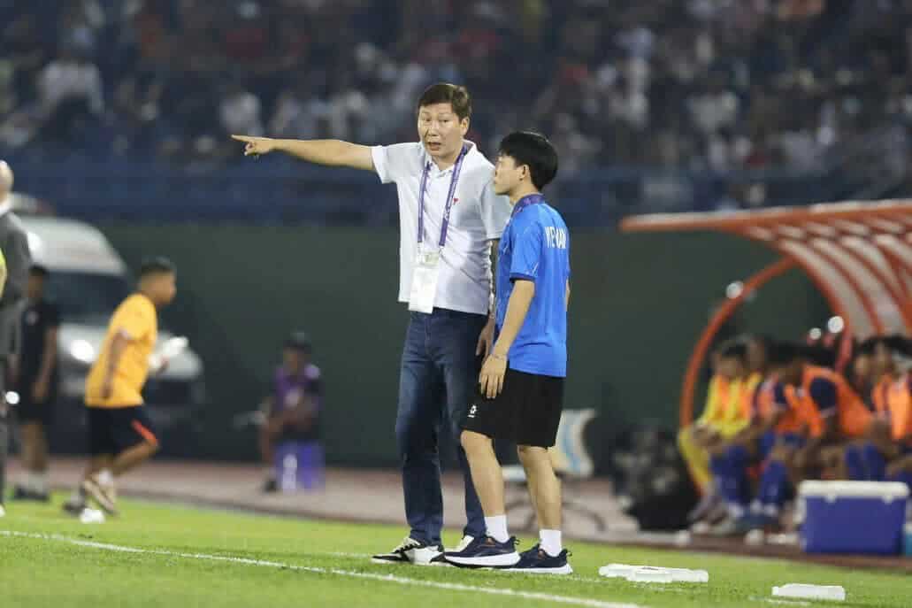 HLV Kim Sang-sik có lý do để phải lo lắng.