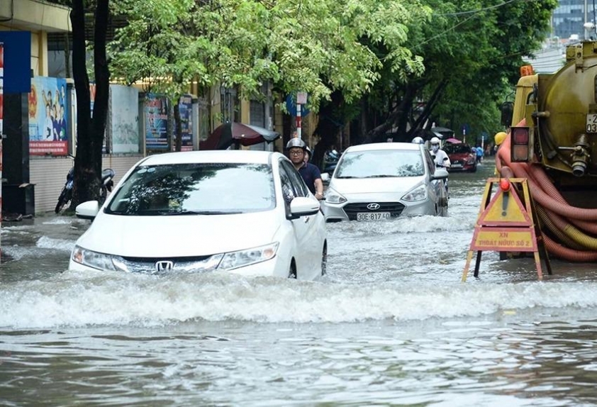Đèn pha và đèn hậu có dấu hiệu ngấm nước