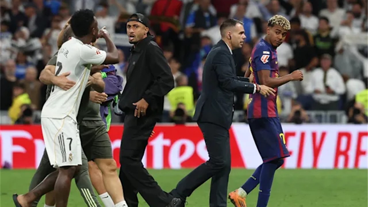 Ngôi sao Real Madrid tỏ thái độ khi bị thay ra trong trận El Clasico - Ảnh 2. Ngôi sao Real Madrid tỏ thái độ khi bị thay ra trong trận El Clasico - Ảnh 2.